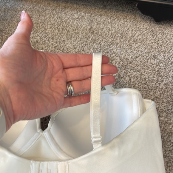 Fine Lines Australia4 Way Convertible Bustier, color-Cream, Size- 36C - Picture 6 of 8